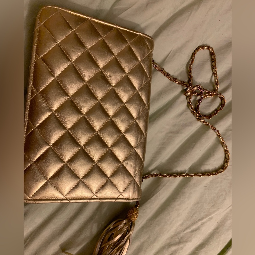Absolutely stunning gold fashionable purse . Looks like new, vintage ! - Picture 2 of 5